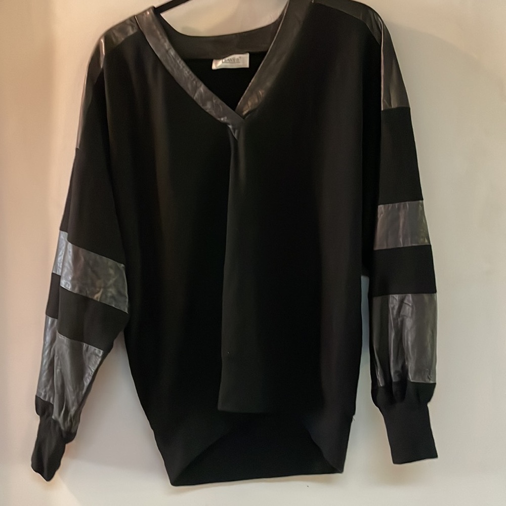 Vtg wool and leather v neck sweater brand Leanto